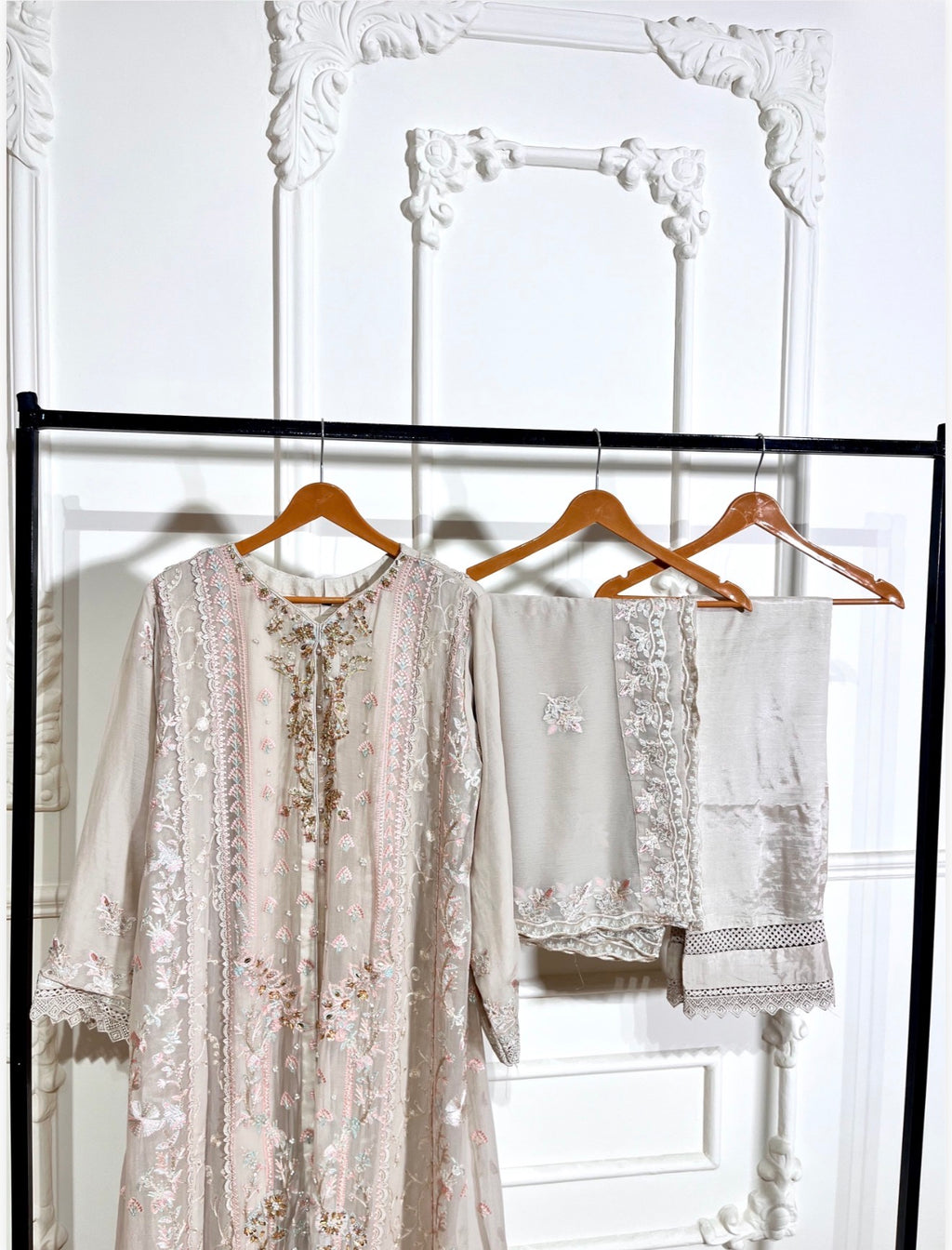 Agha Noor Pure Organza Embroidered 3-Piece Maxi Suit Set