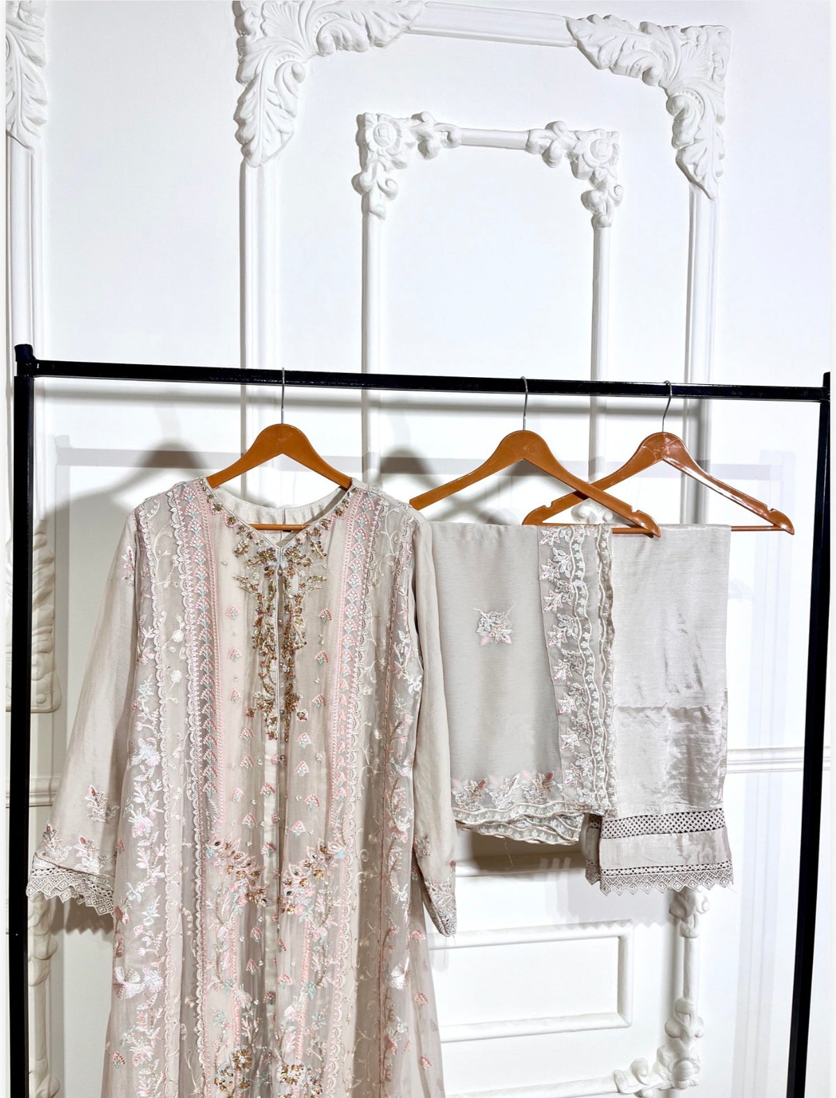 Agha Noor Pure Organza Embroidered 3-Piece Maxi Suit Set