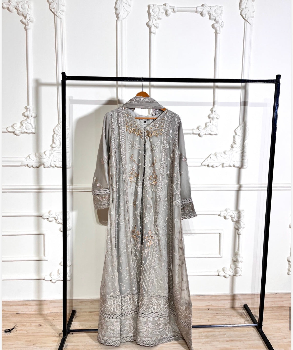 Agha Noor Pure Organza Embroidered 3-Piece Maxi Suit Set
